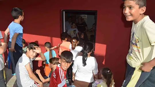 Hayırsever iş insanı 250 ihtiyaç sahibi çocuğa bayram sevinci