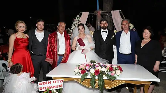 İkizler Tuğberk ve Tuana düğüne renk kattı