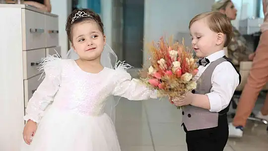 İkizler Tuğberk ve Tuana düğüne renk kattı