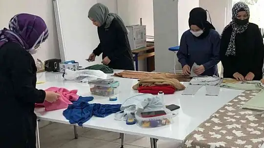 İvrindi'de Maharetli Eller'de üretim devam ediyor