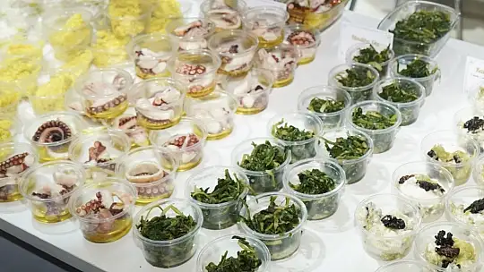 İzmir'de Ayvalık standına ilgi yoğun oldu