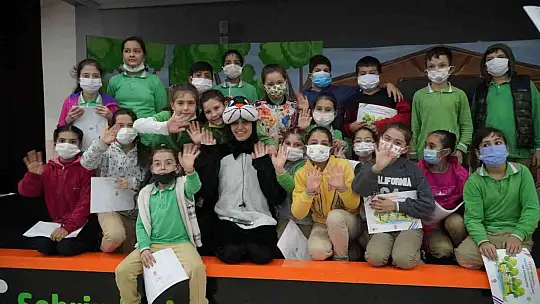 Karesi'de çocuklar tiyatro ile buluştu