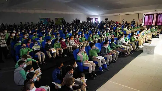 Karesi'de çocuklar tiyatro ile buluştu