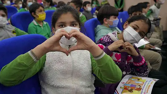 Karesi'de çocuklar tiyatro ile buluştu