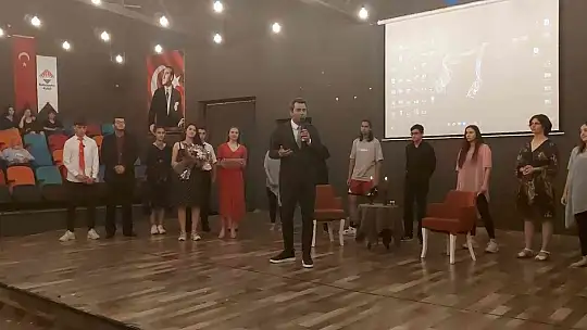 Kendi yazdıkları oyunu sahnelediler