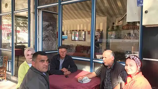 Kepsut'ta öğrenciler yaşlı bireyleri ziyaret etti