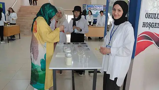 Kız İmam Hatip Lisesi öğrencileri projelerini sergiledi