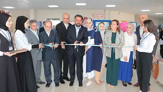 Kız İmam Hatip Lisesi öğrencileri projelerini sergiledi