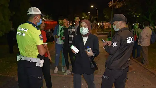 Konser için gelenlere HES ve aşı sorgulaması