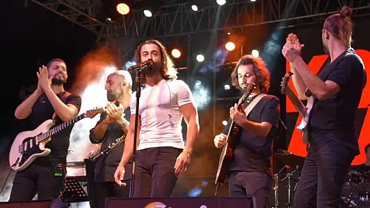 Konser için gelenlere HES ve aşı sorgulaması