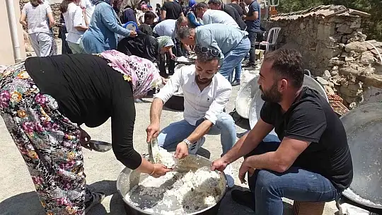 Köy hayrında 2 bin kişiye zeytinyağlı pilav ve çorba ikramı yapıldı