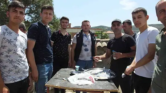 Köy hayrında 2 bin kişiye zeytinyağlı pilav ve çorba ikramı yapıldı