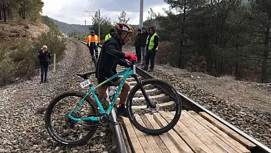 Kros Duatlon Türkiye Şampiyonası Dursunbey'de gerçekleşti
