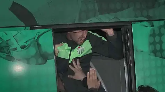 Küme düşen Bursaspor, stadyumdan 3 buçuk saatte çıkamadı