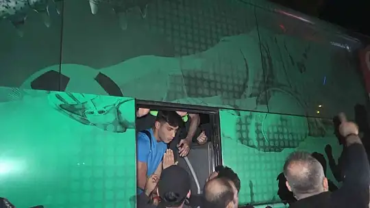 Küme düşen Bursaspor, stadyumdan 3 buçuk saatte çıkamadı