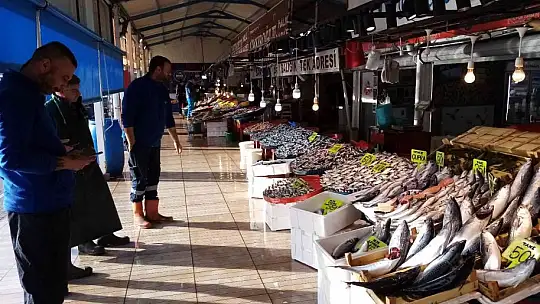 Lodos durdu tezgahlar balık doldu