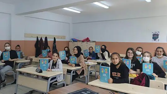 Milli Eğitim Bakanlığınca hazırlanan yardımcı kaynaklar 8. Ve 12. Sınıf öğrencilerine dağıtıldı