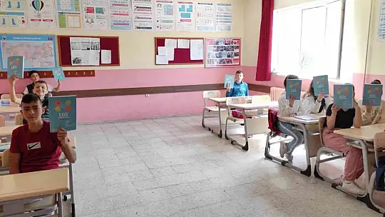 Milli Eğitim Bakanlığınca hazırlanan yardımcı kaynaklar 8. Ve 12. Sınıf öğrencilerine dağıtıldı