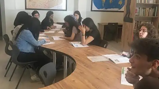 Milli Eğitim Bakanlığınca hazırlanan yardımcı kaynaklar 8. Ve 12. Sınıf öğrencilerine dağıtıldı