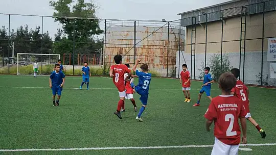 Minik kramponlarda şampiyon Burhan Erdayı