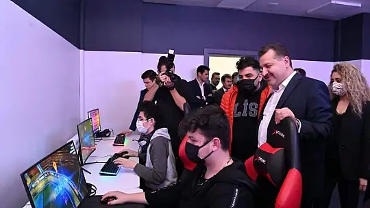 (Özel) Gençler Yücel Hocalarıyla buluştu