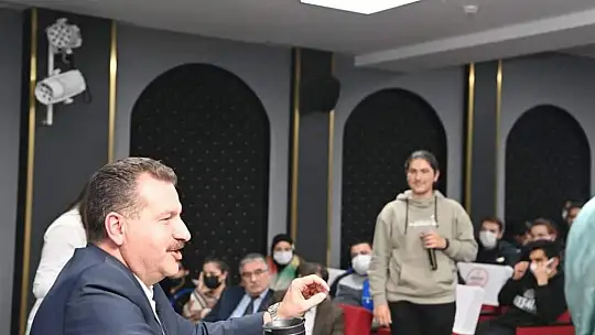 (Özel) Gençler Yücel Hocalarıyla buluştu