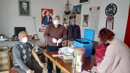 Paşaliman Adası'nda 65 yaş üstü vatandaşlar aşılandı