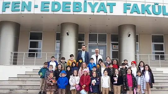 Profesör Satıl'dan minik öğrencilere biyoloji dersi