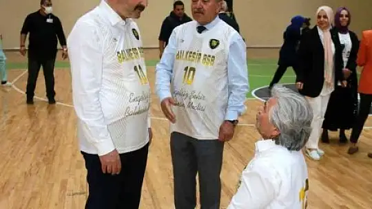 Protokol ile engellilerin basket maçı nefes kesti