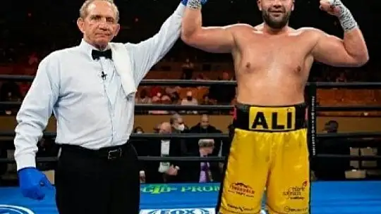 Rektör İlter Kuş'tan şampiyon boksör Demirezen'e tebrik