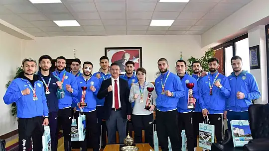 Şampiyon sporculardan, Rektör Prof. Dr. İlter Kuş'a ziyaret