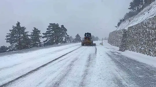 Sındırgı-Akhisar yolunda zincir zorunluluğu