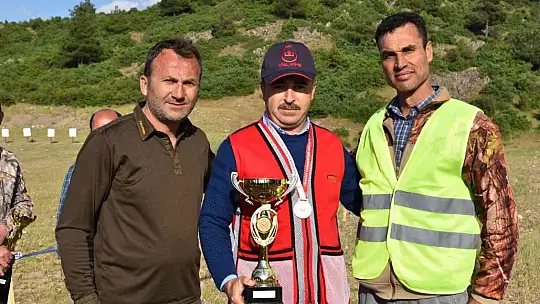Sındırgı'da tek kurşun atış yarışması gerçekleşti