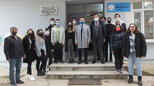 Takım çalışması dersinde okullara kütüphane kazandırdılar