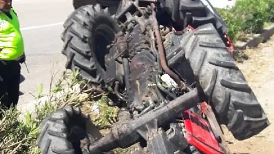 Traktörün emniyet demiri sürücünün hayatını kurtardı