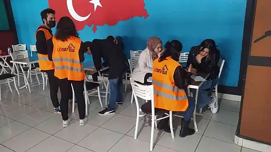 Üniversitesi öğrencileri lösemili çocuklara destek oldu