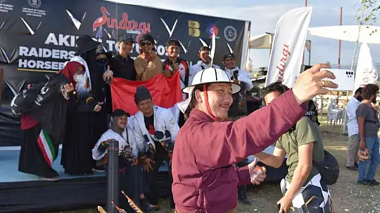 Yarışma için Türkiye'ye geldi, Müslüman oldu