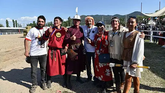 Yarışma için Türkiye'ye geldi, Müslüman oldu