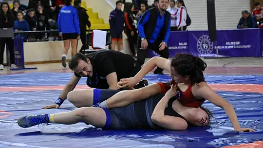 Yasemin Adar Kadınlar Güreş Türkiye Şampiyonası başladı