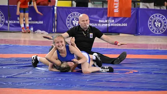 Yasemin Adar Kadınlar Güreş Türkiye Şampiyonası başladı