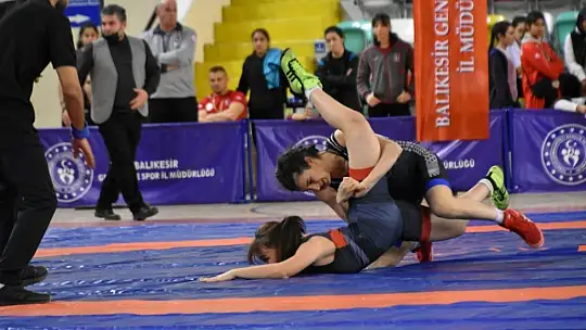 Yasemin Adar Kadınlar Güreş Türkiye Şampiyonası başladı