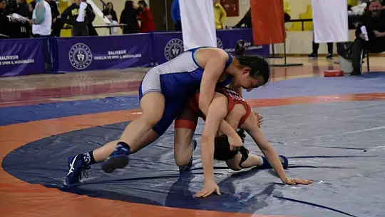 Yasemin Adar Kadınlar Güreş Türkiye Şampiyonası başladı