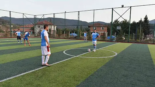 Yaylabayır'da gençler halı sahada buluştu