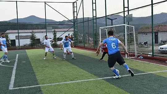 Yaylabayır'da gençler halı sahada buluştu