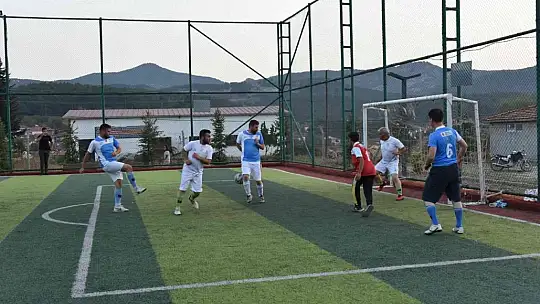 Yaylabayır'da gençler halı sahada buluştu