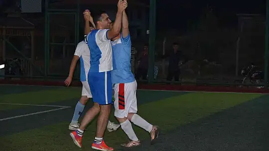 Yaylabayır'da gençler halı sahada buluştu