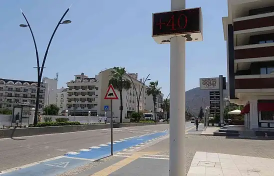 Havalar ısındı, tatilciler denizde serinledi