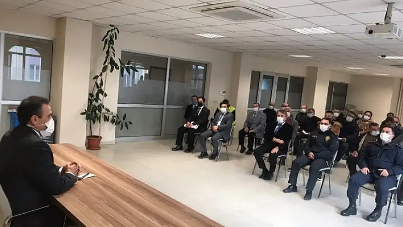 Burhaniye'de muhtarlar koronavirüs gündemi ile toplandı