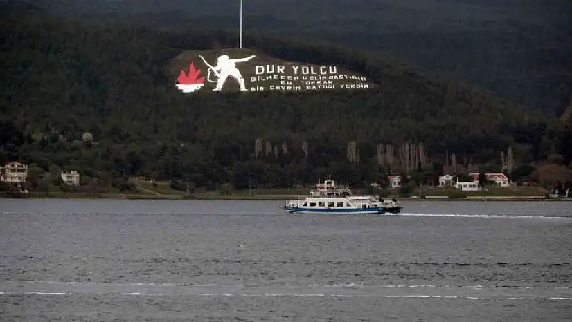 Çanakkale'de feribot seferlerine fırtına engeli