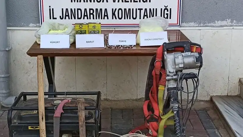 Defineciler sınır tanımıyor: Bu kez patlayıcıyla yakalandılar